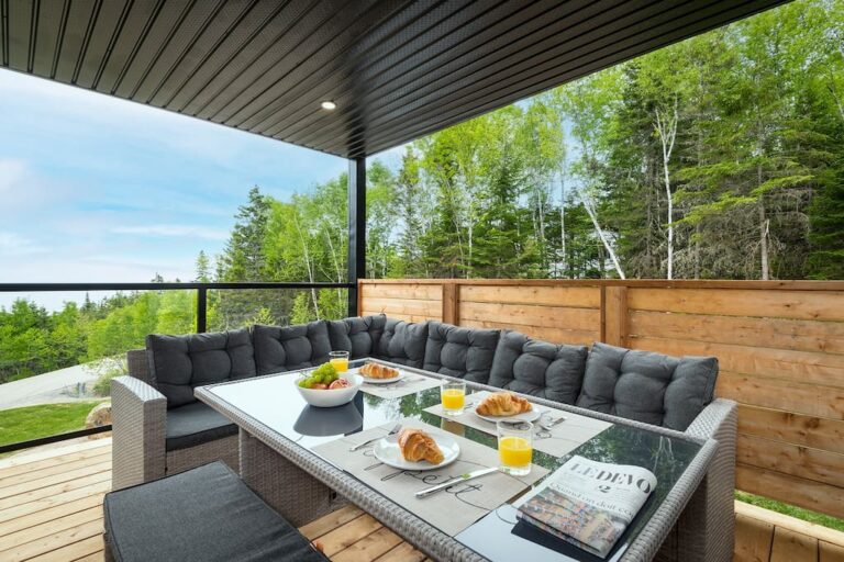 Terrasse avec mobilier et vue