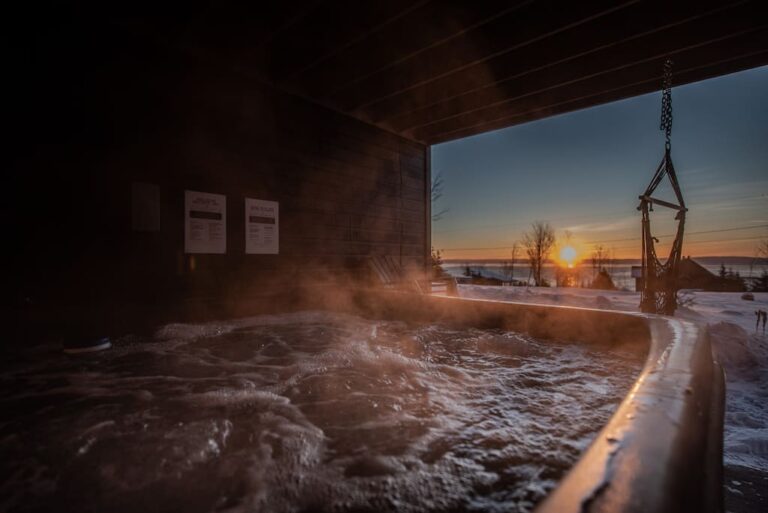 4 season spa with view