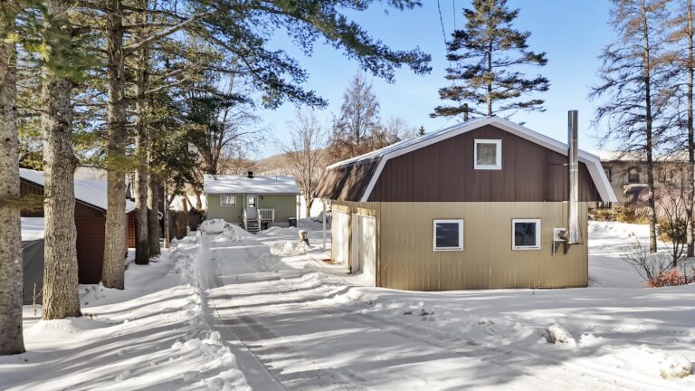 Exterior, entrance and chalet