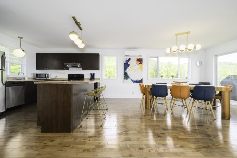 Salle à manger et cuisine