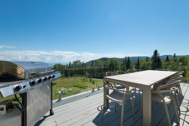 Galerie avec mobilier et barbecue à gaz