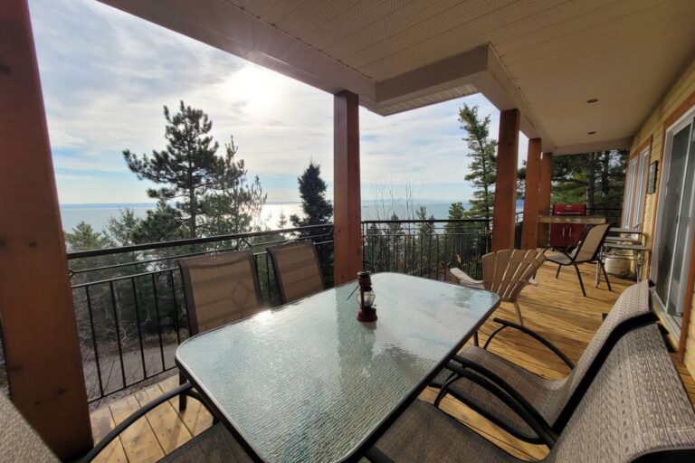 533a4751 d3f6 4c60 bc22 b696f9ef15c3 1789652247 Terrace with outdoor furniture
