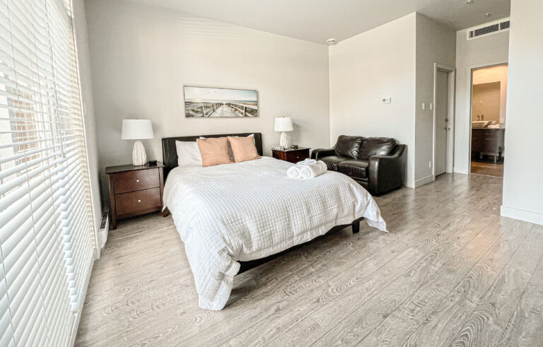 Bedroom 3 (queen bed)