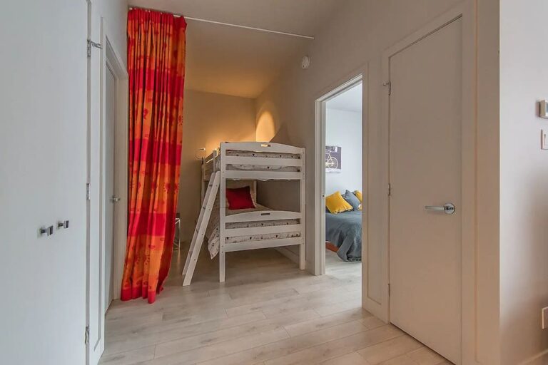 Lit superposé (2 lits simples) dans le couloir