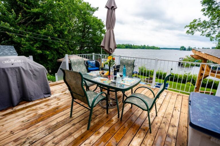 ed9df839 3059 4e9c b8bb cf042bd78e01 1790359005 Terrace with furniture and gas BBQ