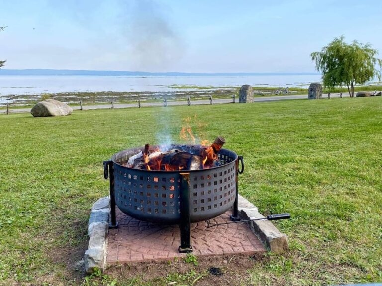 Outdoor fireplace