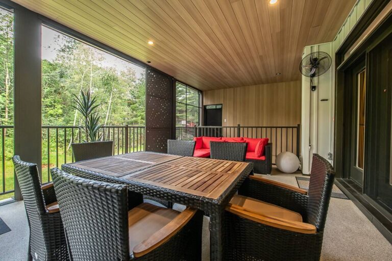 331a1d77 b04d 47f7 bc2d e276e8c67da1 1781020785 Patio with furniture and griddle