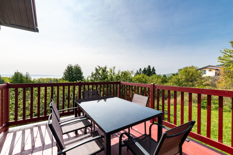 a168e2db c2df 4021 a70b 7bbac6da31ba 1775491026 Terrace and view
