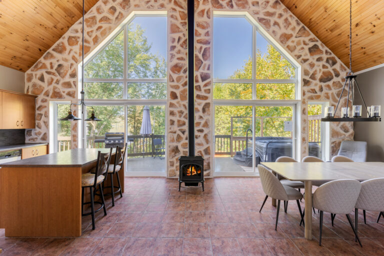 Overview, kitchen, dining room