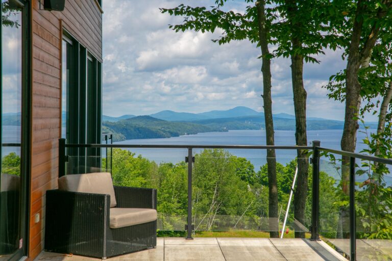 Terrasse et vue spectaculaire, été