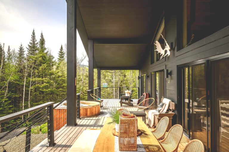 Vue de la terrasse avec spa