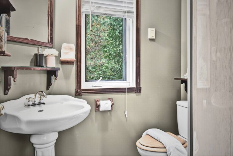 Bathroom (shower)