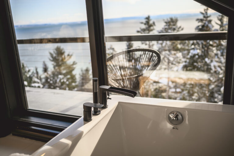 Bathtub, terrace and view