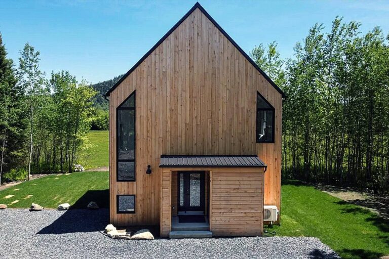 Rear view, summer