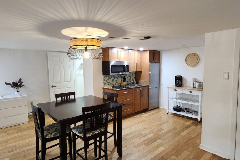 Kitchen area, dining room